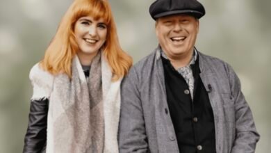 Izzie Balmer smiling during an antiques valuation on TV