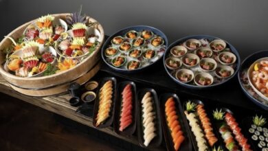 Grill master demonstrating techniques during a Weber Grillvorführung